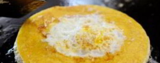 Шаг 3: яичница в тортилье