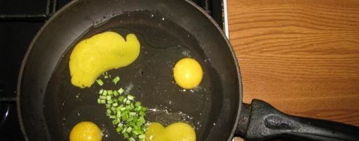 Шаг 1: завтрака на двоих яичница сердечком