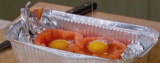 Шаг 3: яиц с беконом, запеченные в помидорах