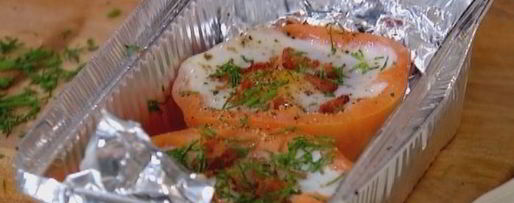 Шаг 7: яиц с беконом, запеченные в помидорах