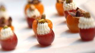 Рецепт Закуски из винограда с козьим сыром и фисташками