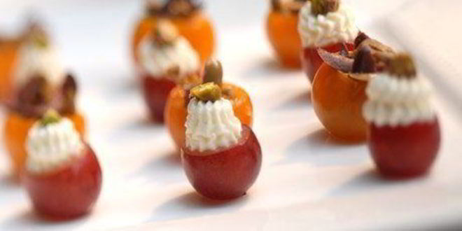 Рецепт закуски из винограда с козьим сыром и фисташками