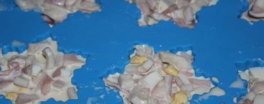 Шаг 8: новогоднего заливного из кальмаров