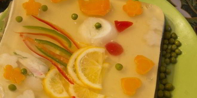 Рецепт слоеного заливного из языка петушок