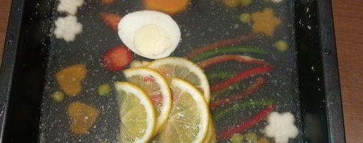 Шаг 6: слоеного заливного из языка петушок