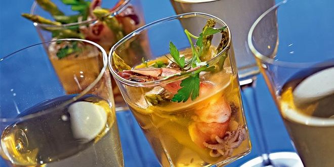 Рецепт заливного из морепродуктов в бокалах