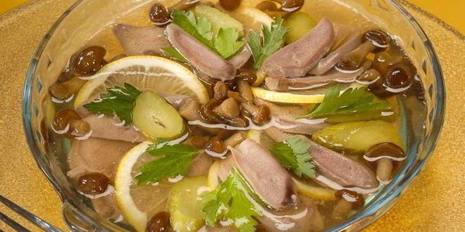 Рецепт заливного из свиного языка с опятами