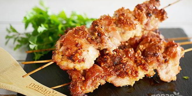 Рецепт зате — запеченных кусочков курицы, замаринованные в пикантном маринаде с пряностями и арахисом