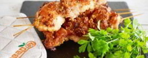 Шаг 6: зате — запеченных кусочков курицы, замаринованные в пикантном маринаде с пряностями и арахисом