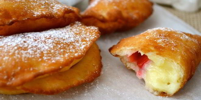 Рецепт жареных полумесяцев с клубникой