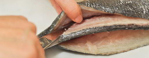 Шаг 3: дорадо, фаршированная жюльеном из морепродуктов