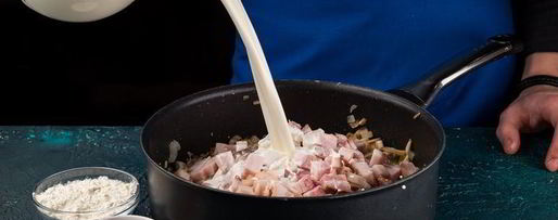 Шаг 3: сытного мясного жульена в булочке