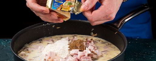 Шаг 4: сытного мясного жульена в булочке