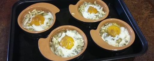 Шаг 4: жульена из грибов под яйцом