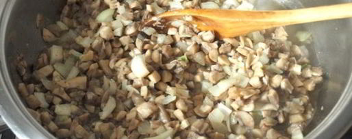 Шаг 2: жульена из шампиньонов в булочке