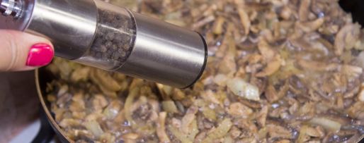 Шаг 7: жульена в горшочке с курицей и грибами